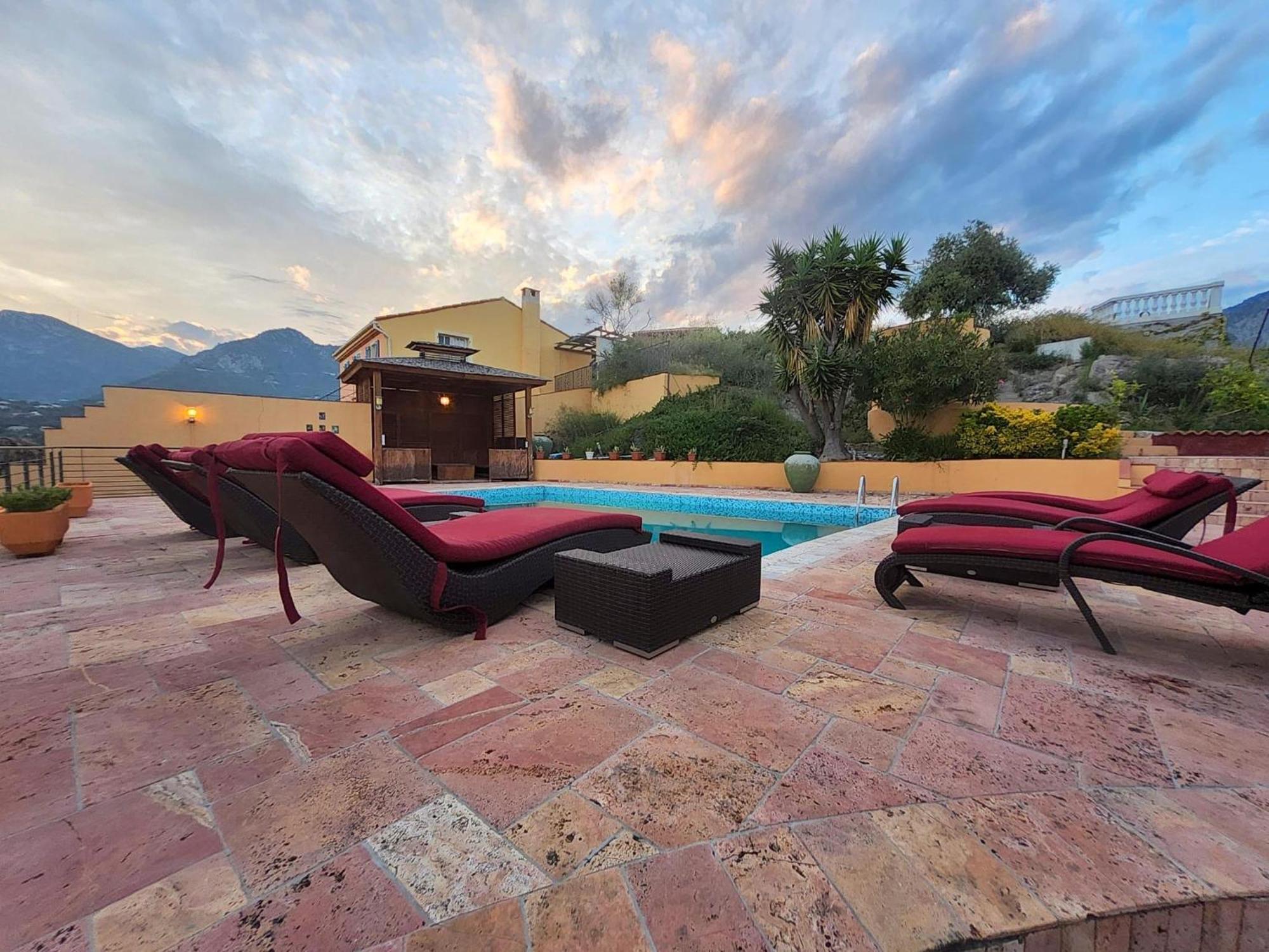 Royal Domain, Entire, Bnbrickeys Villa