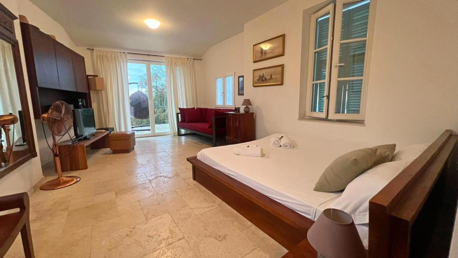 Royal Domain, Entire, Bnbrickeys Villa